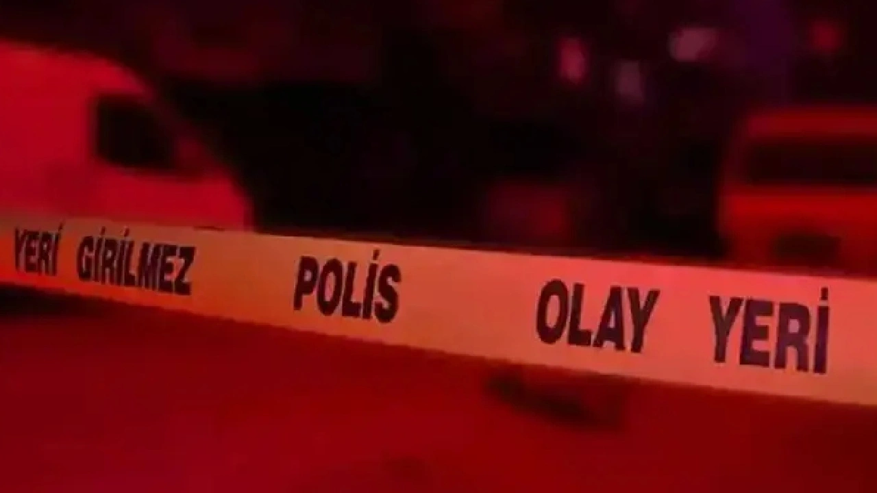 16 yaşındaki kız annesini uykusunda bıçaklayarak öldürdü, ardından polisi aradı