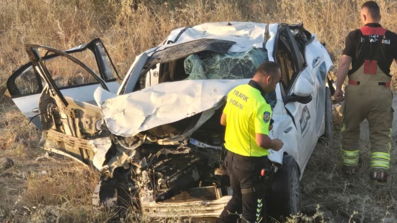 Otomobil tarlaya uçtu: 1 ölü, 2 yaralı