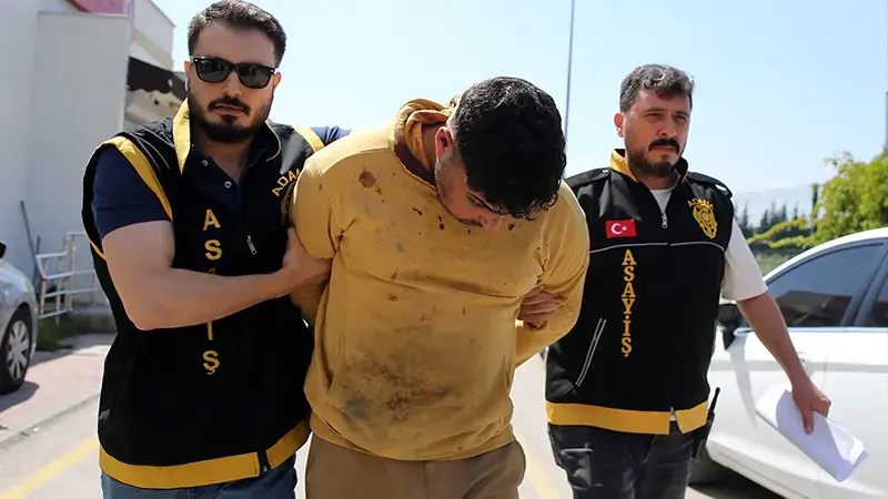 Polis memurunu, atıldığı gece kulübüne silahlı saldırı düzenlerken vurmuş