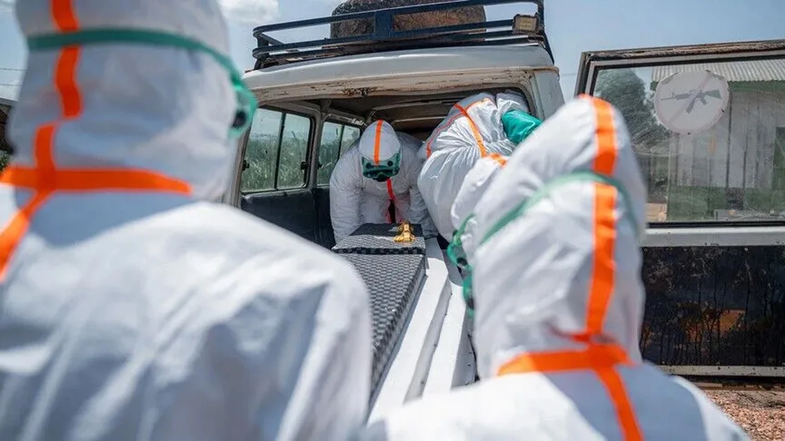 Tehlike büyüyor: ABD'den Ebola'ya karşı seyahat kısıtlaması