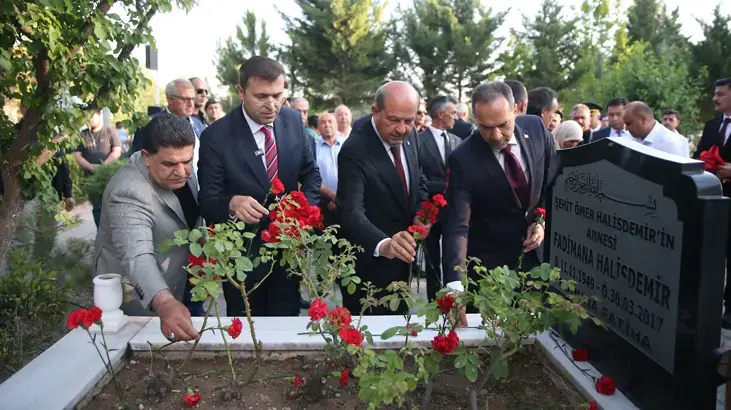 15 Temmuz'un Kahramanı Ömer Halisdemir kabri başında anıldı