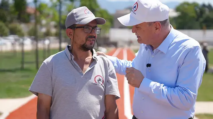 3,5 milyon TL'lik çantayı bulup teslim etti! Temizlik işçisinin ödülü belli oldu