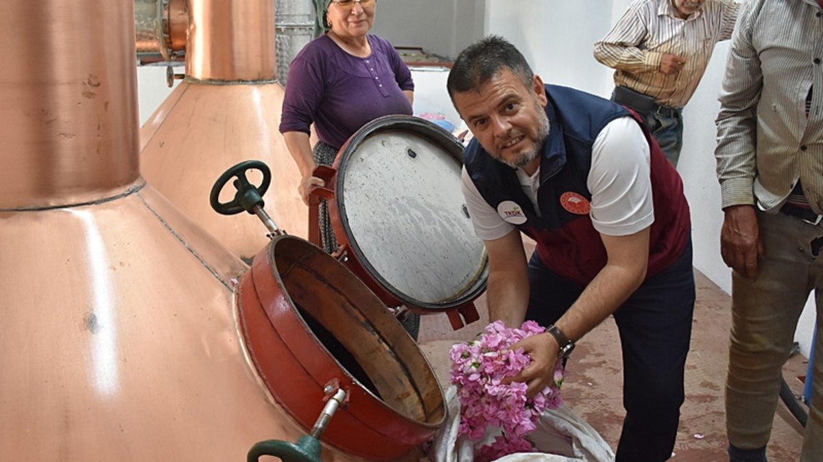Afyonlu üretici devlet desteğiyle evinin bahçesine tesis kurdu: Geçen yıl 12 bin avroya sattık