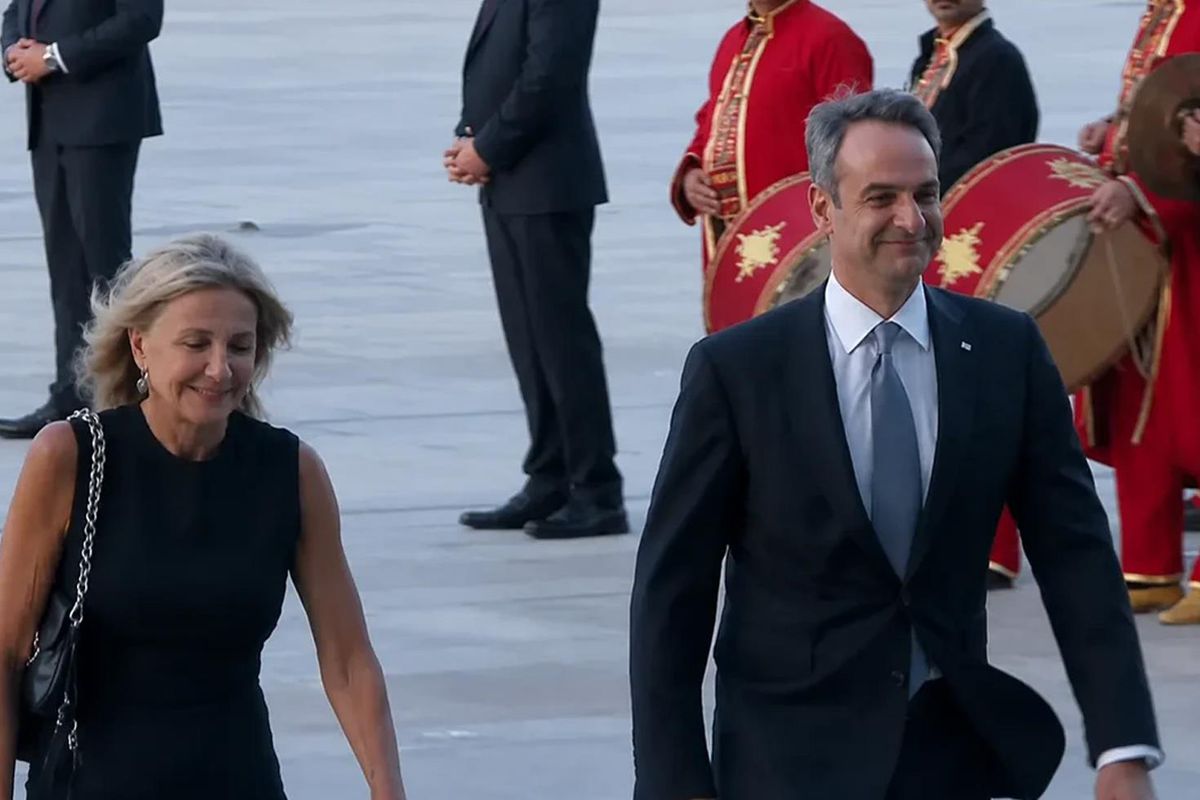 Miçotakis mehterle karşılandı, AP'den eş zamanlı "Kıbrıs" adımı geldi