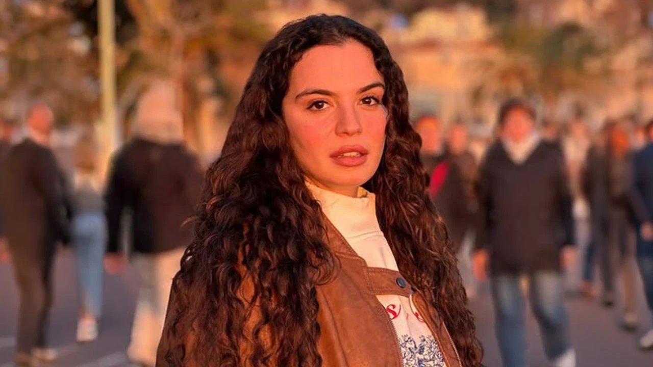 Aslı Bekiroğlu, şarkı söylediği videoya gelen yorumlara isyan etti