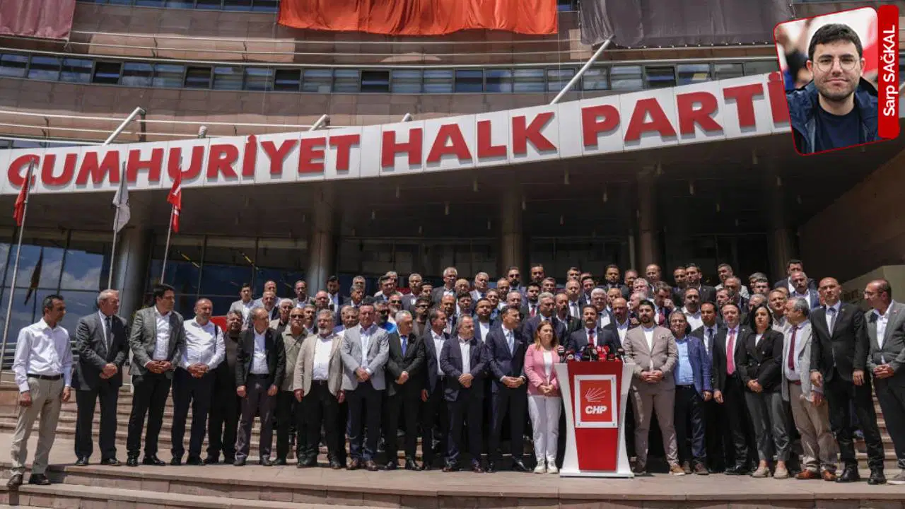CHP’de 74 il başkanı, olağanüstü kurultay imzalarını genel merkeze teslim etti: ‘Saray oyununu kurultay bozar’