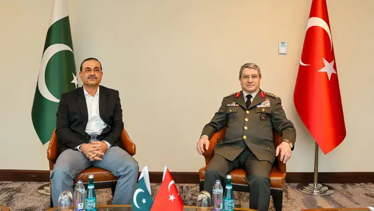 Genelkurmay Başkanı Orgeneral Bayraktaroğlu, Pakistanlı mevkidaşı Munir ile bir araya geldi