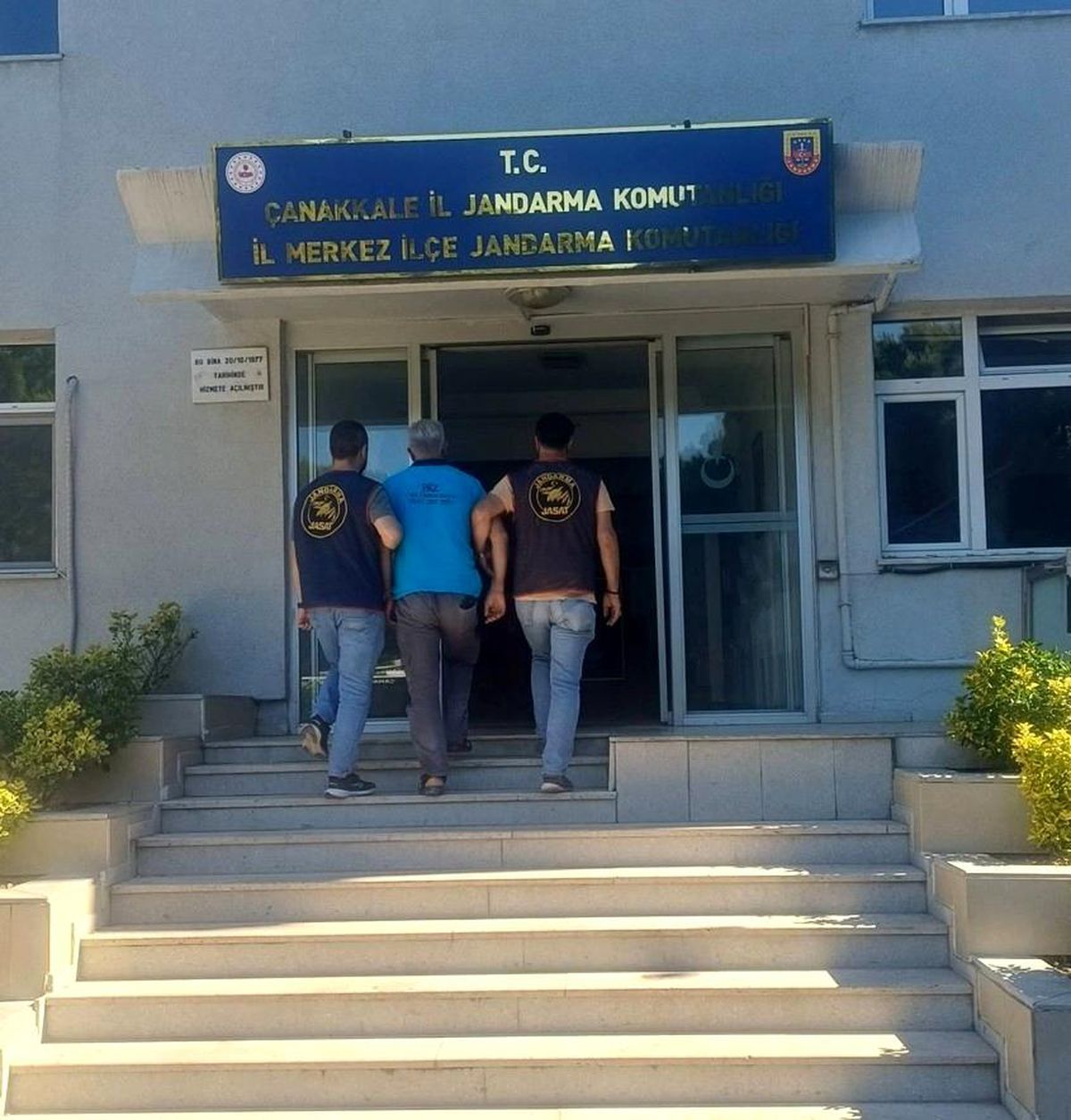 Çanakkale'de farklı suçlardan aranan 10 şüpheli tutuklandı