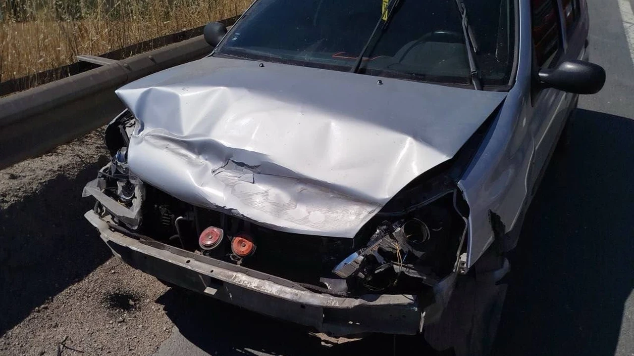 Bilecik'te baygınlık geçiren sürücü refüje çarptı