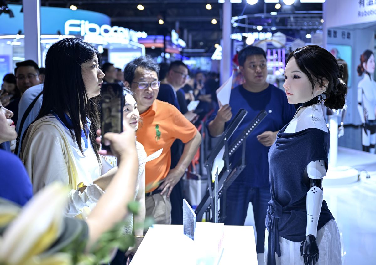 Çin, 400'ü Aşkın İnsansı Robot Modeliyle Küresel Lider Konumunda