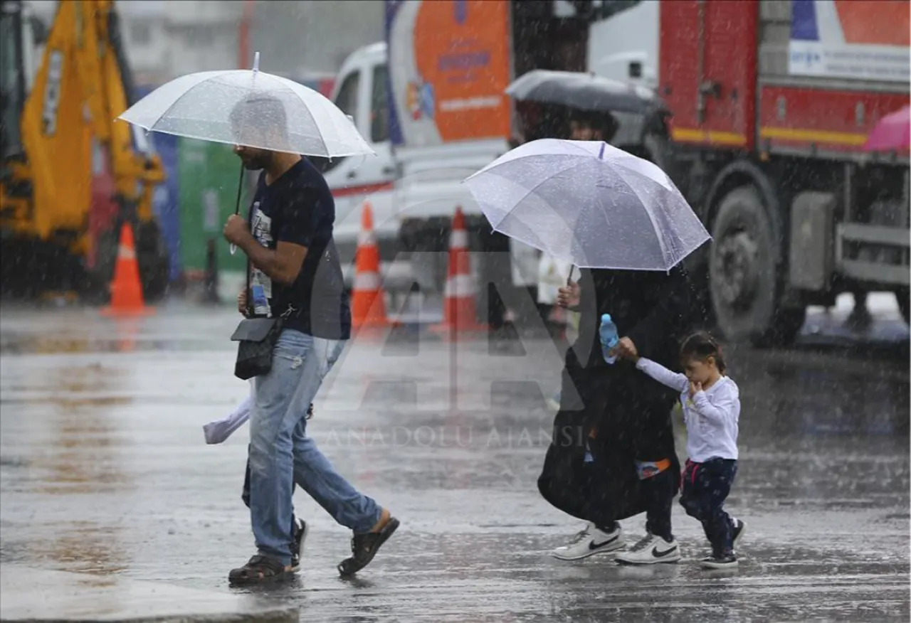 İstanbul için! gök gürültülü sağanak uyarısı! AKOM tarih verdi