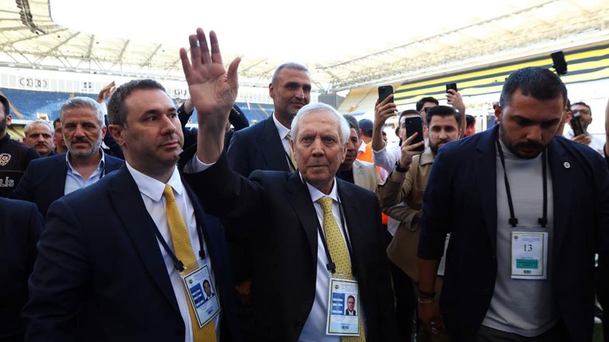 Aziz Yıldırım'dan seçim sonrası ilk mesaj: Transferler için 15 günlük süre verdi