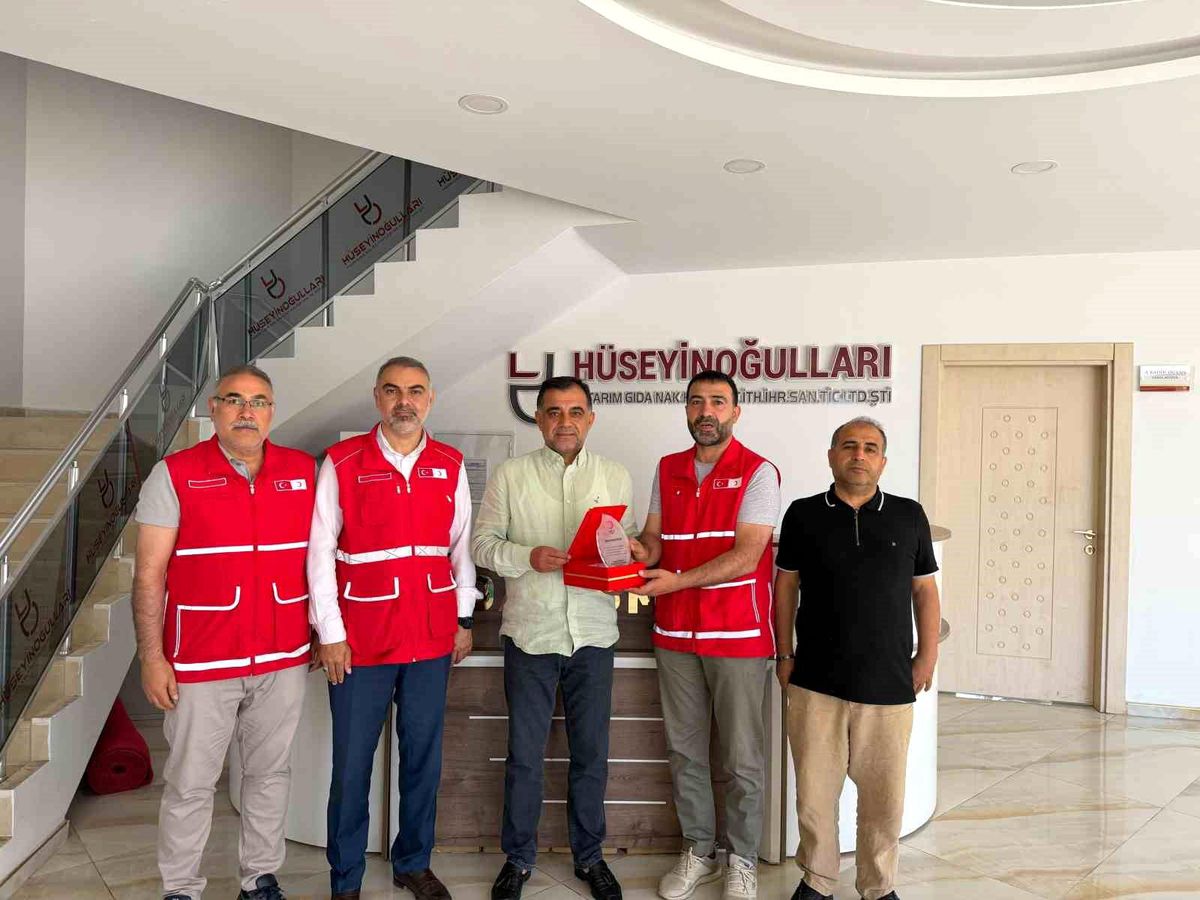 Kızılay'dan Veysi Duyan'a "Yılın Bağışçısı" ödülü