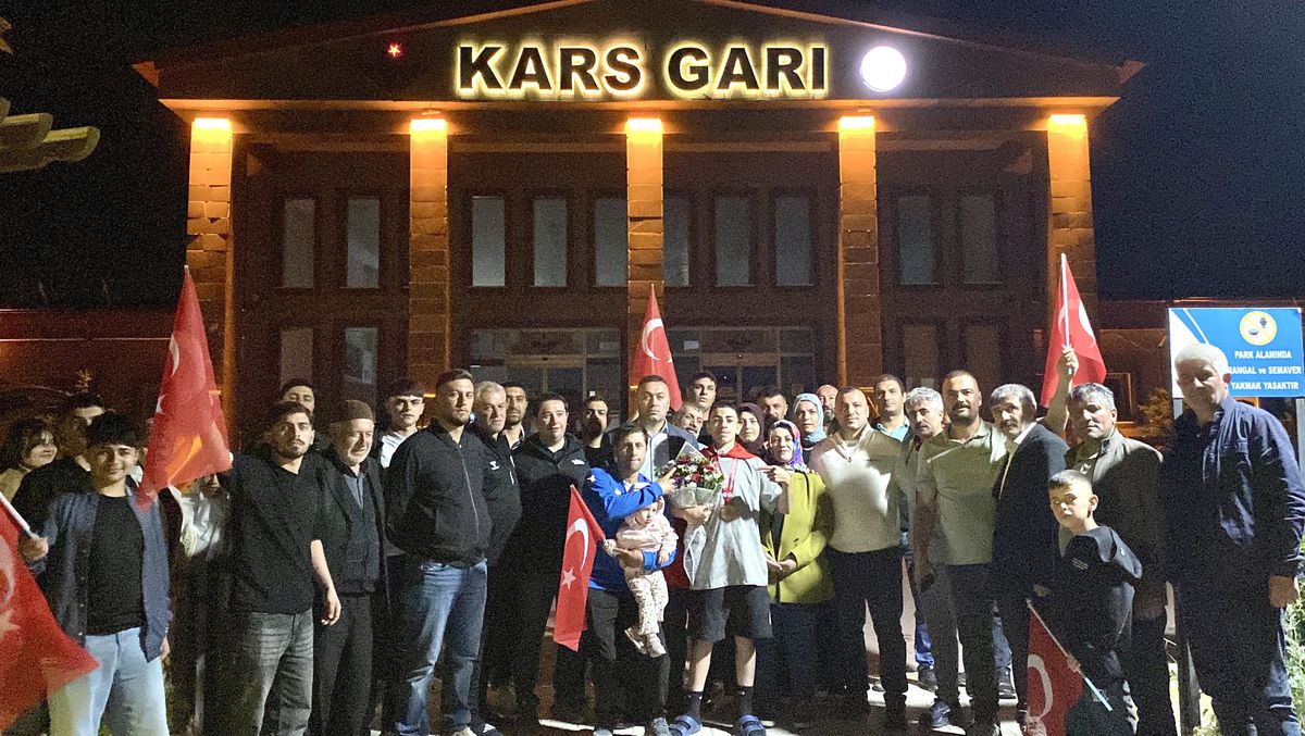 Karslı Şampiyon Boksör İbrahim Müçük Coşkuyla Karşılandı