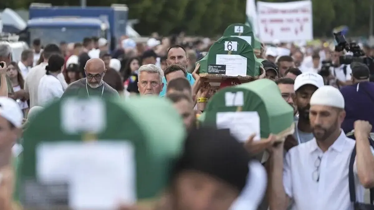 Srebrenitsa Soykırımı'nın 10 kurbanı bugün toprağa verilecek