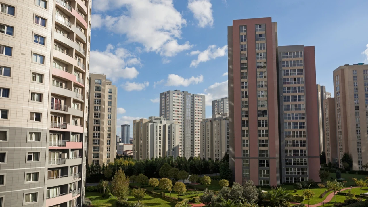 Antalya'da lüks sitedeki 20 bin liralık aidat krizi yargıya taşındı