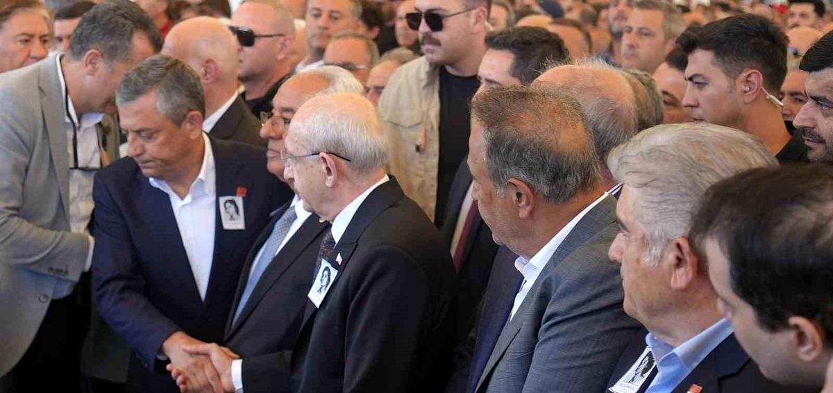 Eski CHP Genel Başkanı Deniz Baykal'ın eşi Olcay Baykal, toprağa verildi