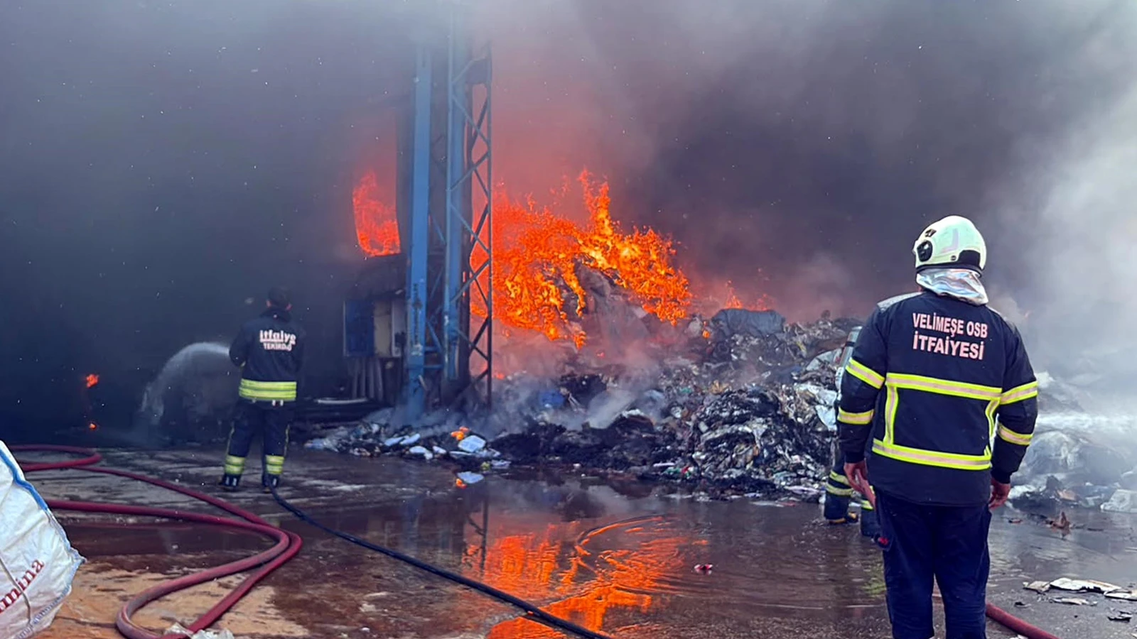 Tekirdağ'da geri dönüşüm tesisinde korkutan yangın