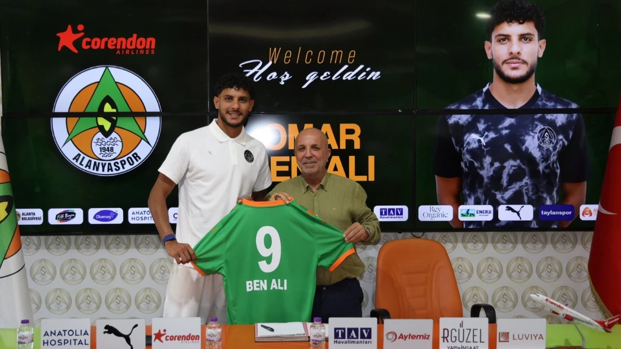 Alanyaspor'a Tunuslu golcü: 4 yıllık imza attı
