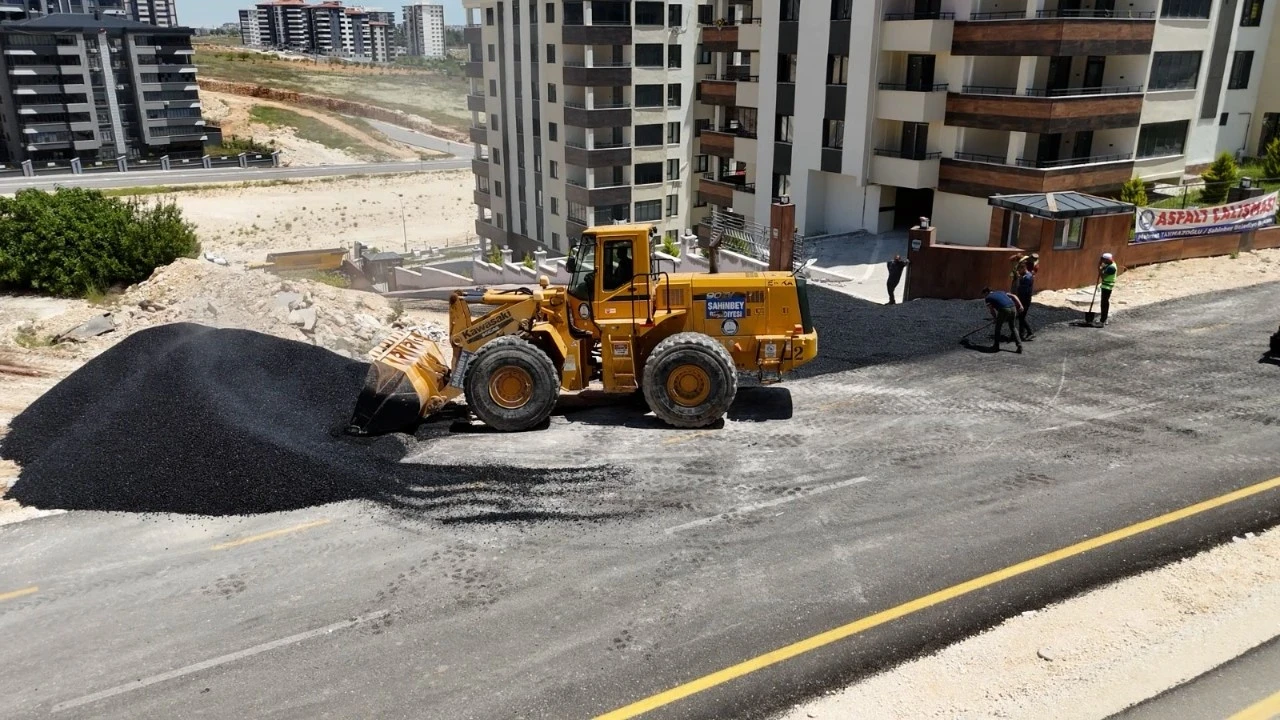 Şahinbey’de asfalt mesaisi hızlandı! Konforlu ulaşım için seferberlik
