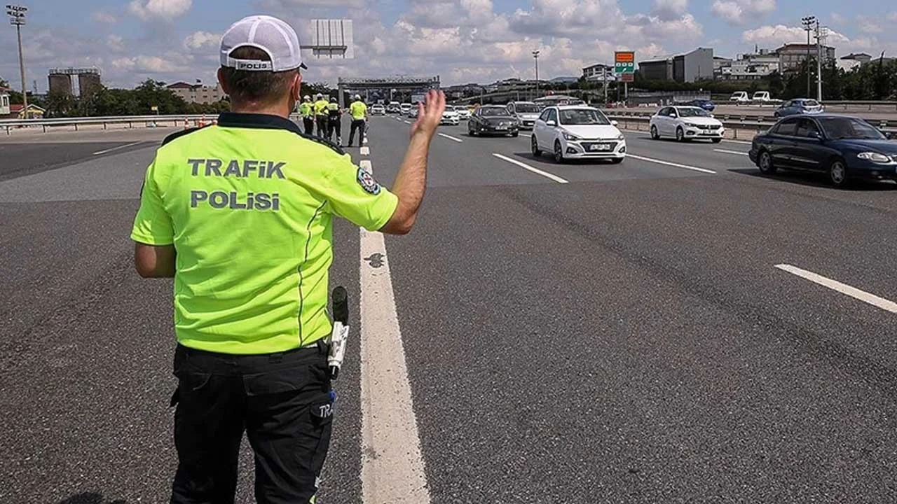 Yarın yola çıkacaklar dikkat! İstanbul'da bu yollar trafiğe kapatılacak