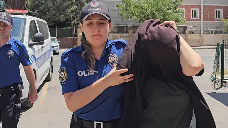 Hemşire kıyafetiyle bebek kaçırmaya çalıştığı iddia edilen şüpheli adliyede