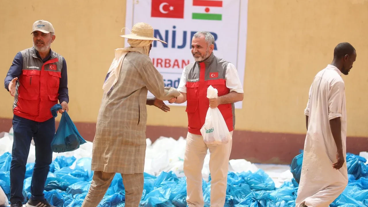 Sadakataşı Derneği 1 milyon kişiye kurban eti ulaştırdı