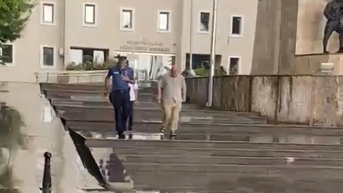 Kimliğini evde unutan öğrenci için polisler seferber oldu