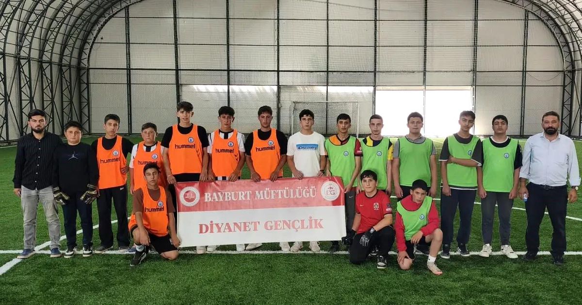 Yaz Kur'an kursu öğrencileri futbol turnuvasında buluştu