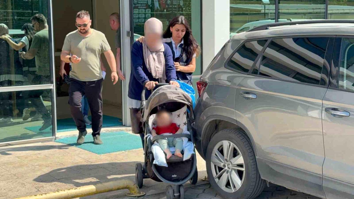 Bebek arabasında 1 kilo metamfetaminle yakalanan karı-koca tutuklandı