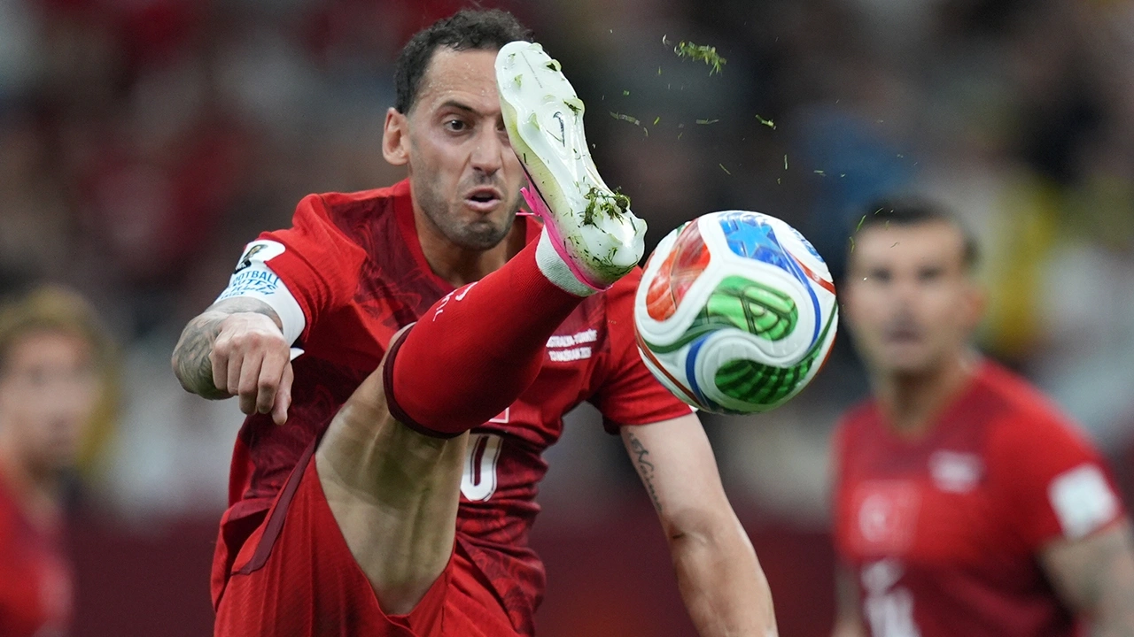 Hakan Çalhanoğlu geri adım atmadı: Ters köşe soruya öyle bir yanıt verdi ki