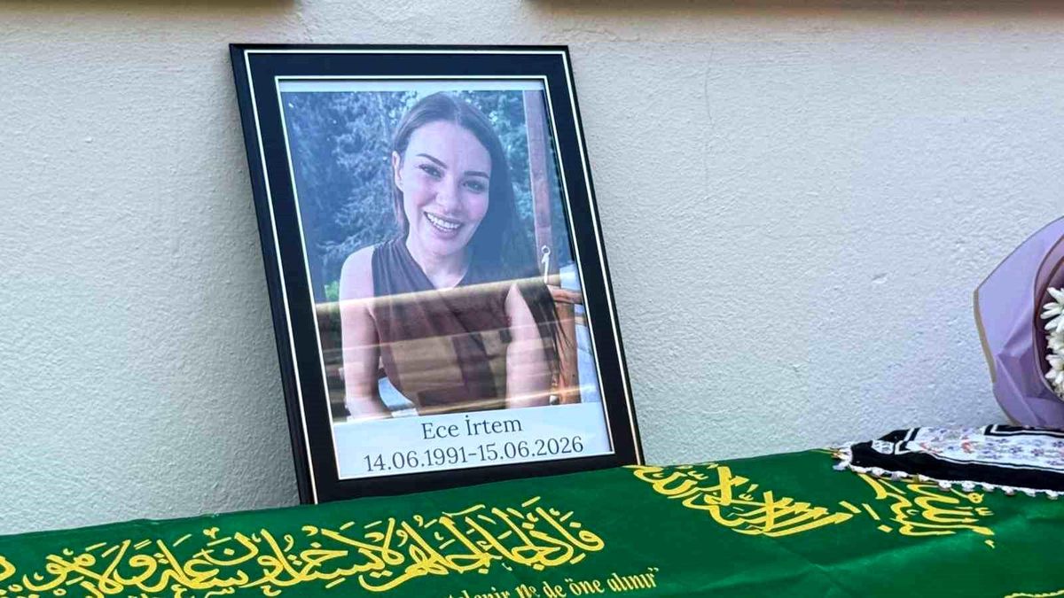 Oyuncu İrtem'i, Kuşadası'nda sevenleri son yolculuğuna uğurladı