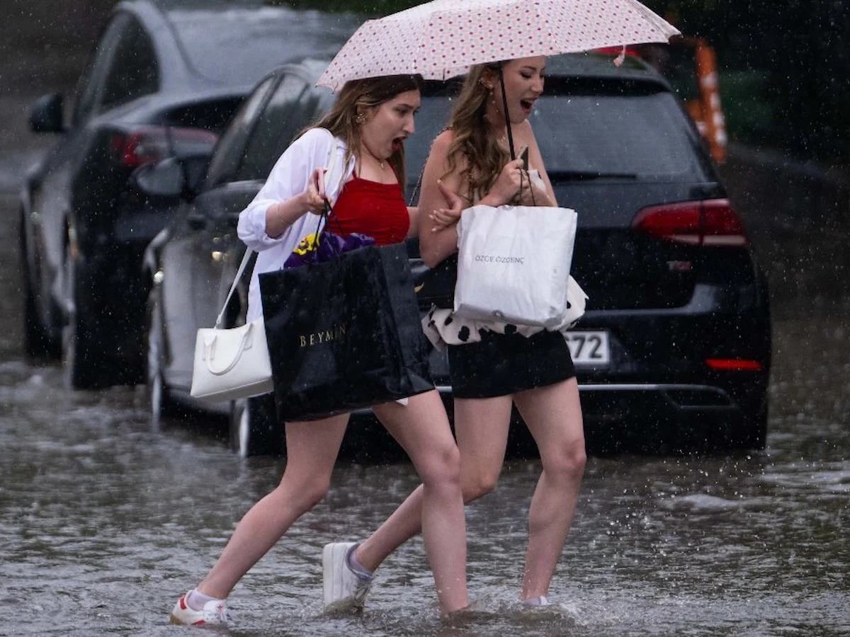 Ankara'da sağanak hayatı felç etti: Yağışlar pazar geceye kadar sürecek