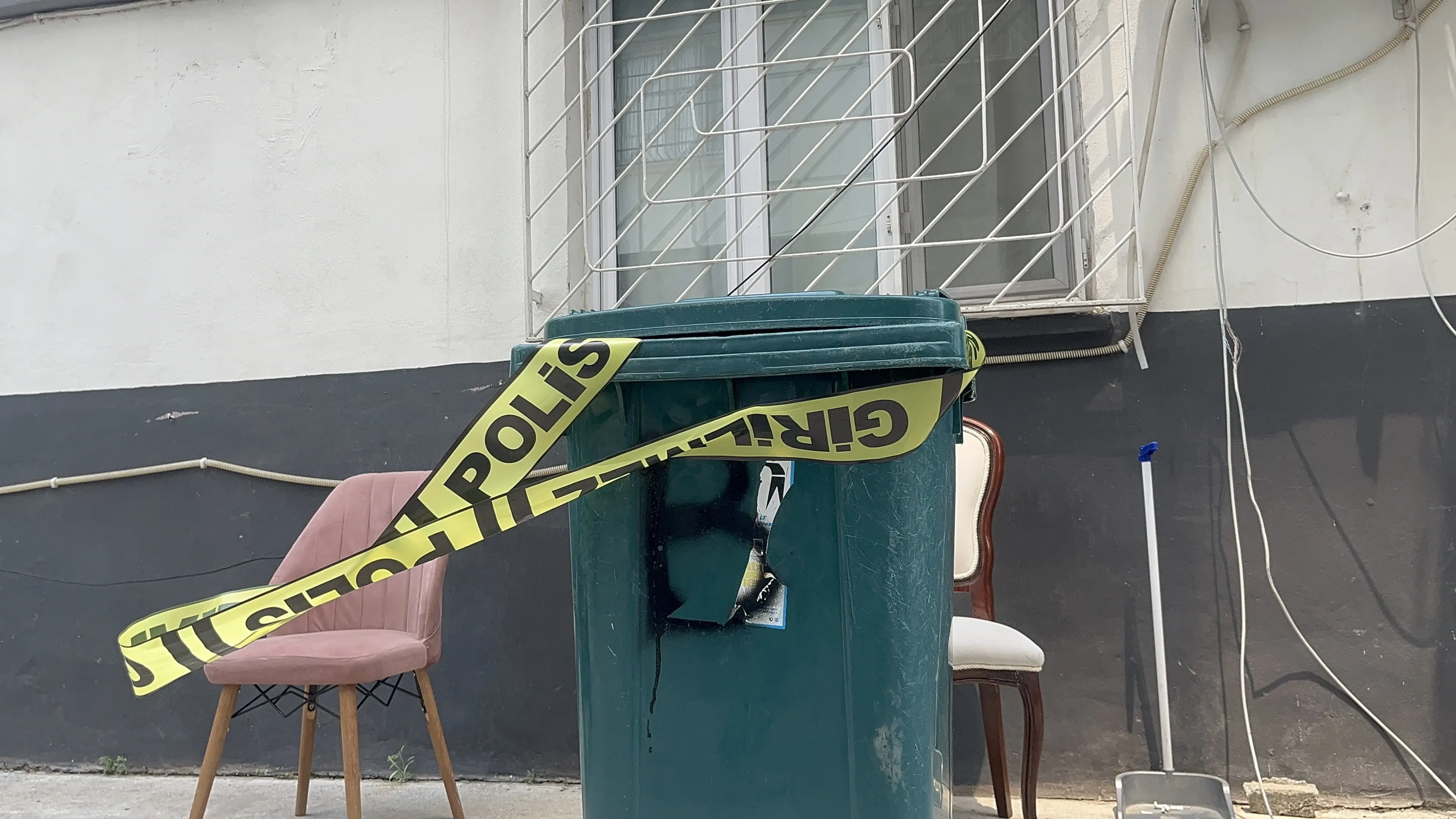Apartman girişinde kanlı pusu! Cani koca çekiçle dehşet saçtı