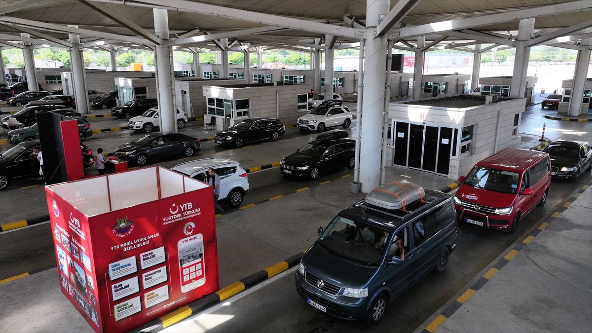 Kapıkule'de gurbetçi hareketliliği devam ediyor