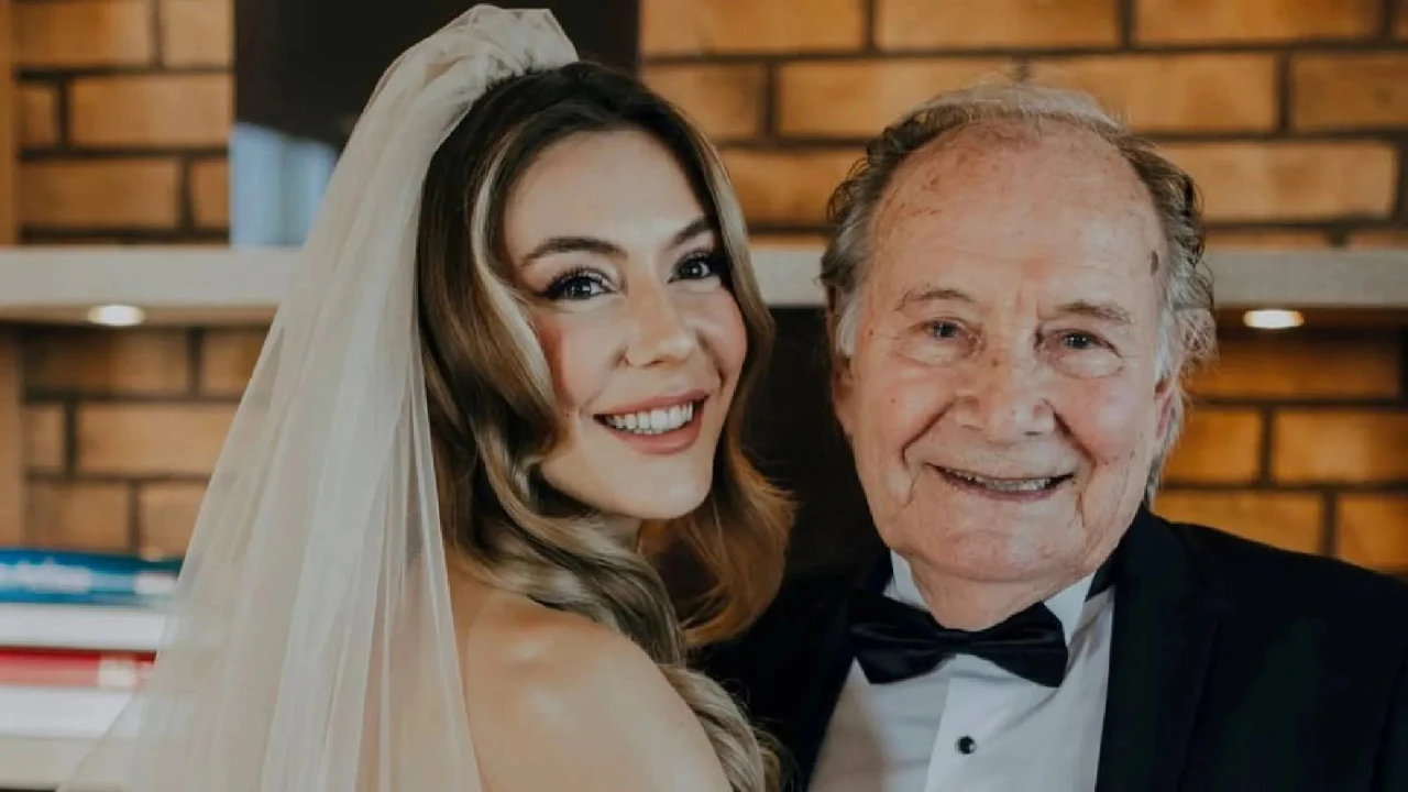 Oyuncu Ege Kökenli'den zengin koca"ithamına tepki: Dedem yazmışım neden okumuyorsun