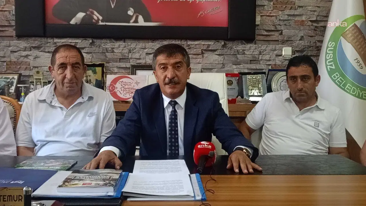 Susuz Belediye Başkanı ve Belediye Meclis üyeleri CHP'den istifa etti