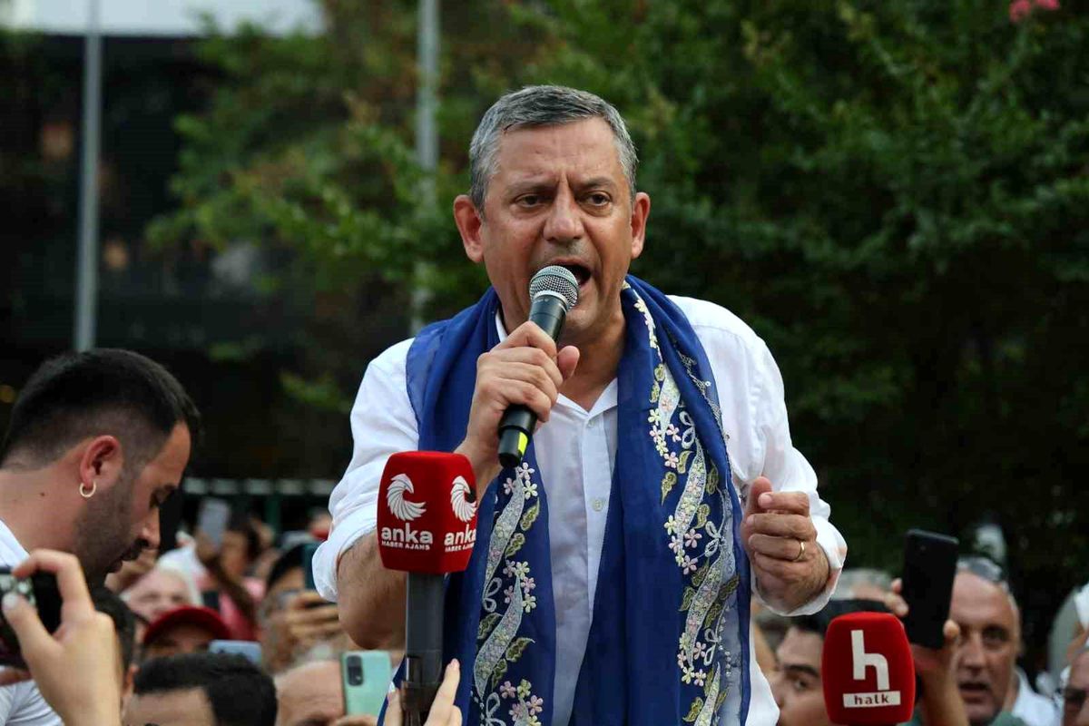 Özgür Özel: Ya parti değişecek ya yeni yol açacağız