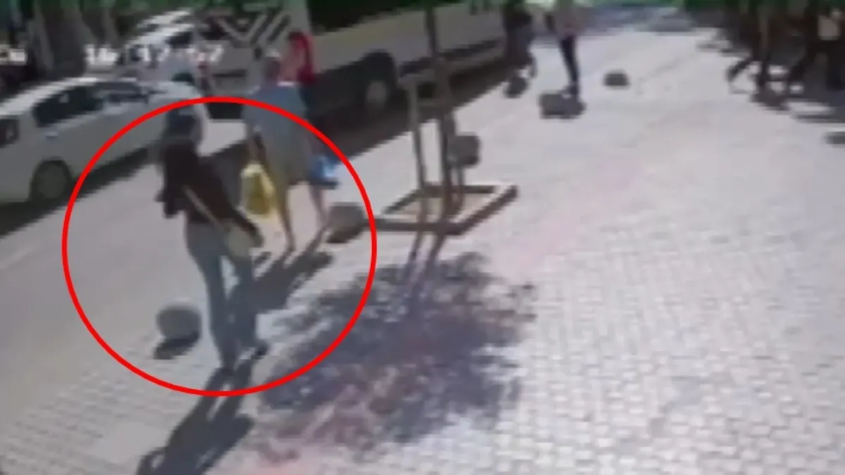 Bursa'da feci kaza: Taksinin çarptığı avukat ağır yaralandı! Kaza kamerada