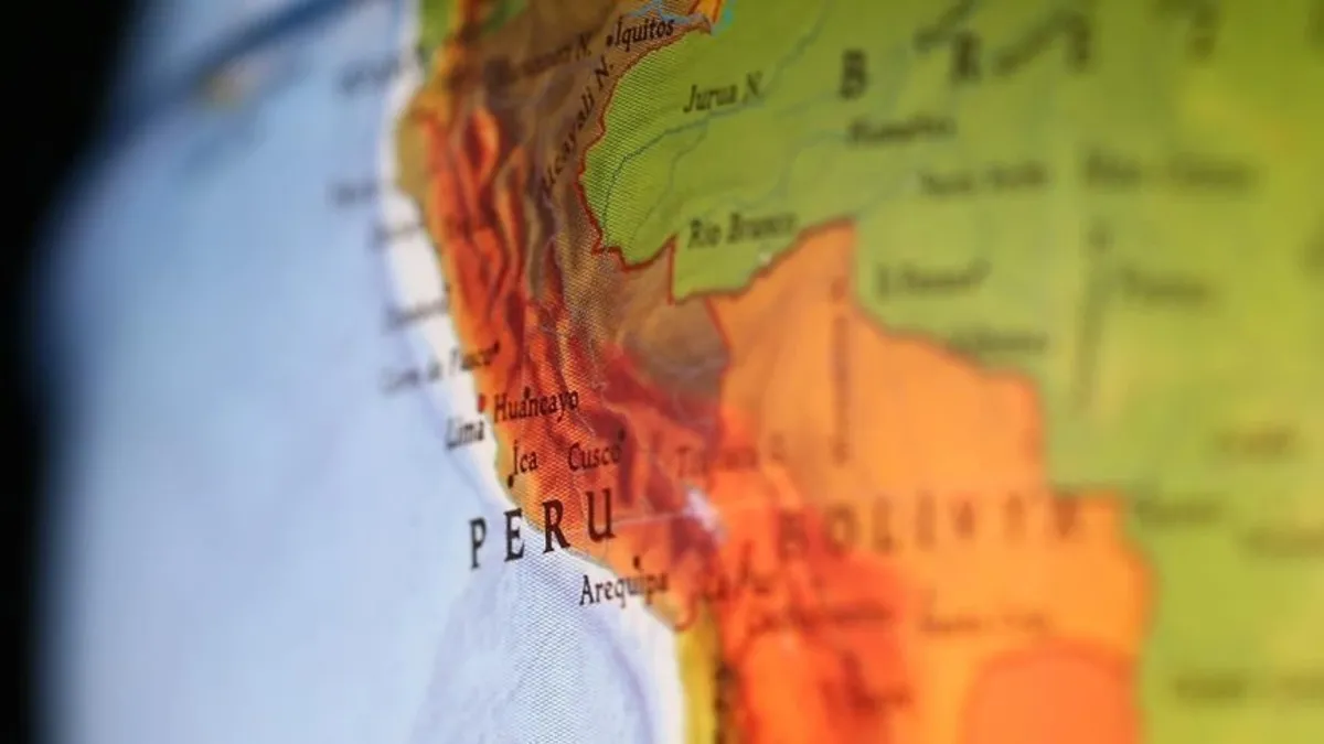 Peru'da yolcu otobüsü devrildi: 11 ölü, 20 yaralı