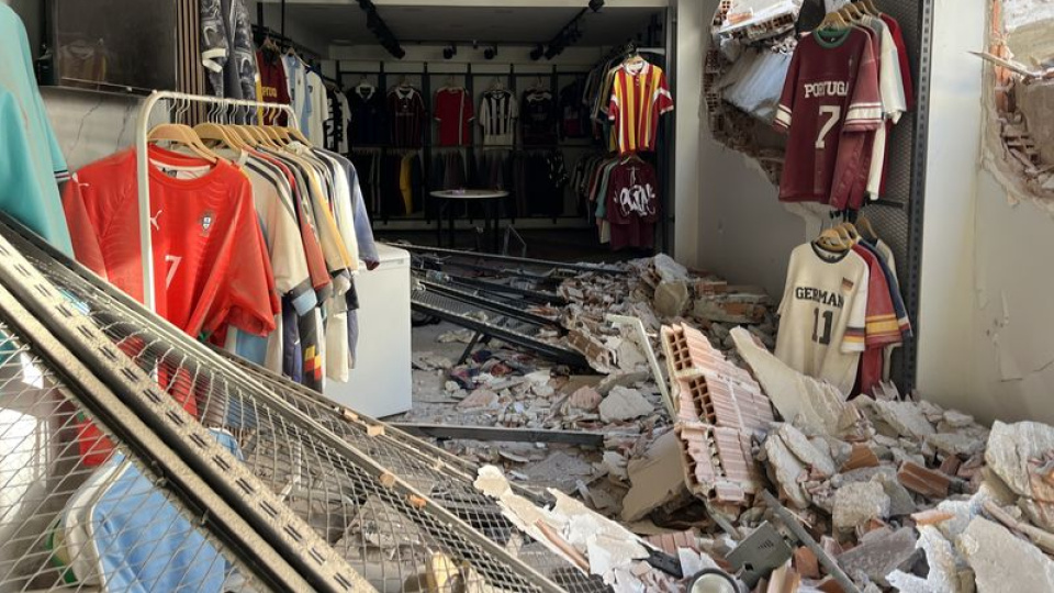 Güngören’de yıkım sırasında çöken apartman nedeniyle 2 bina tahliye edildi