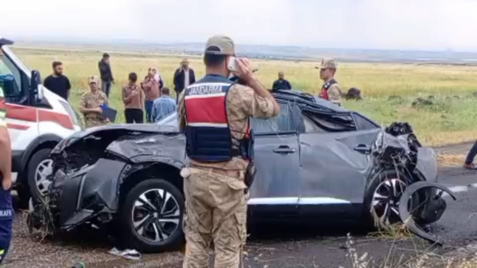 Diyarbakır'da nişan dönüşü kaza; 2 ölü, 1 yaralı