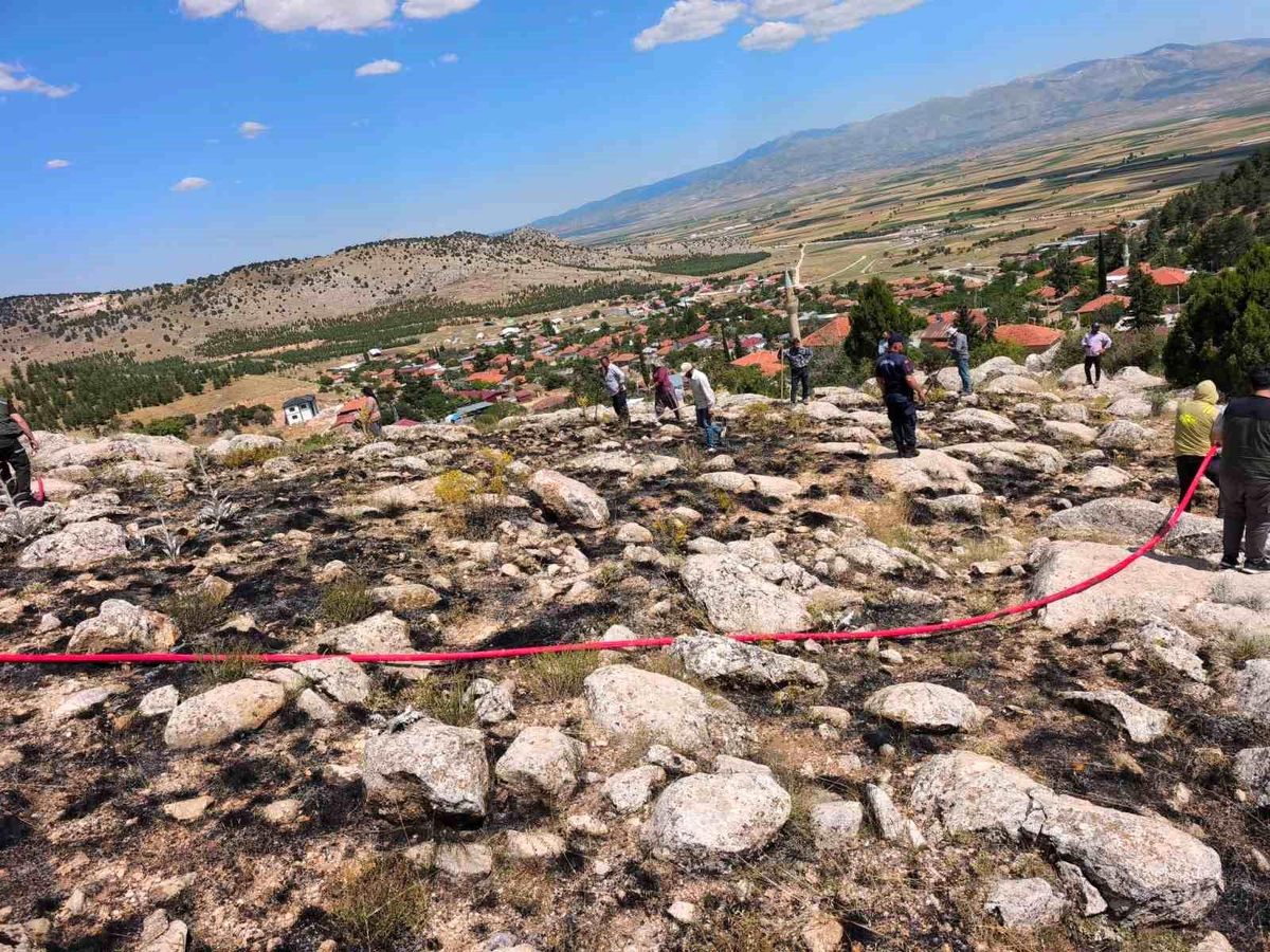 Burdur'da orman yangını büyümeden söndürüldü