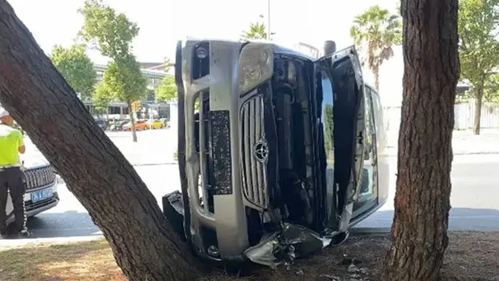 Bakırköy'de feci kaza: Faciadan dönüldü