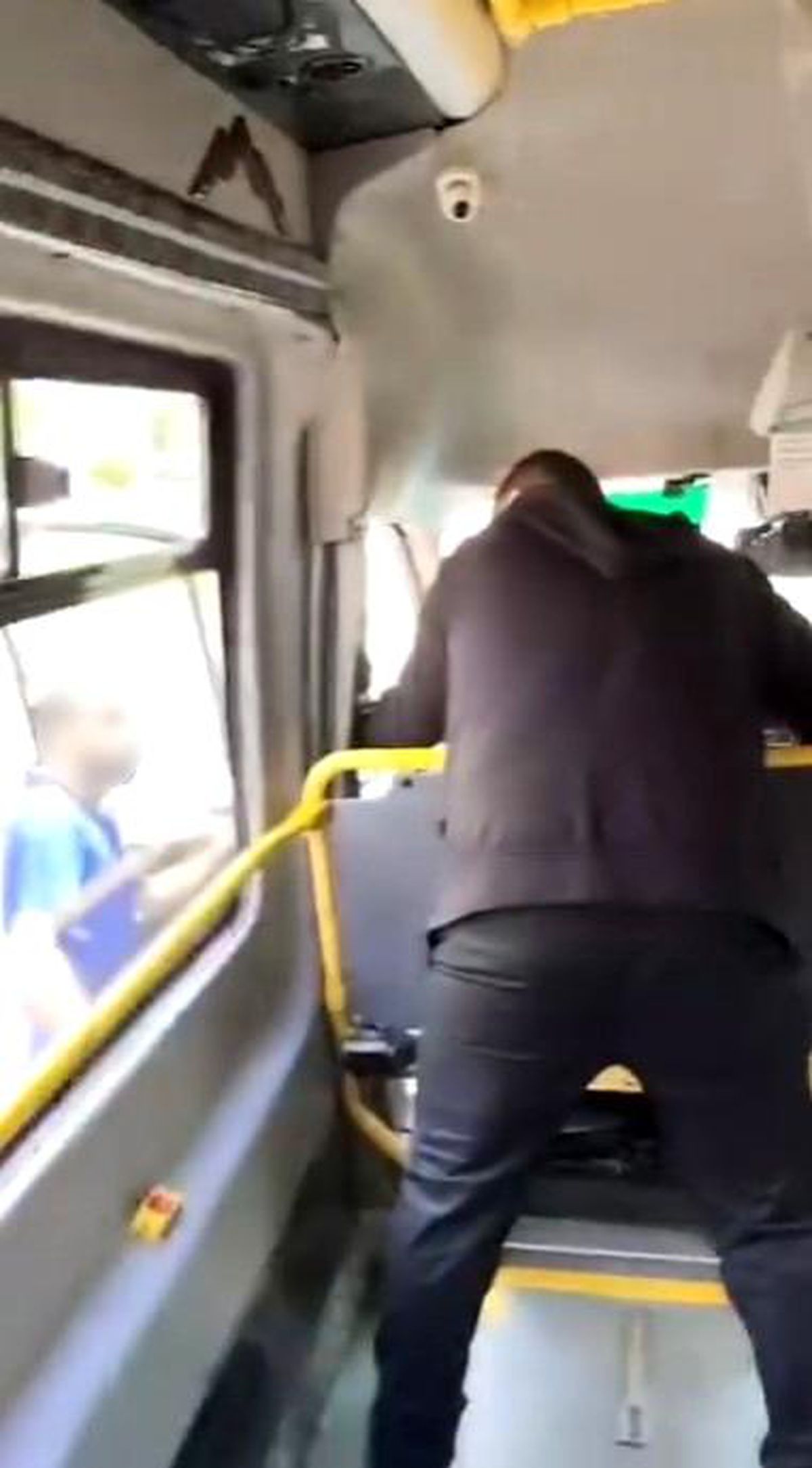 5 TL'lik eksik ödeme yüzünden minibüs karıştı
