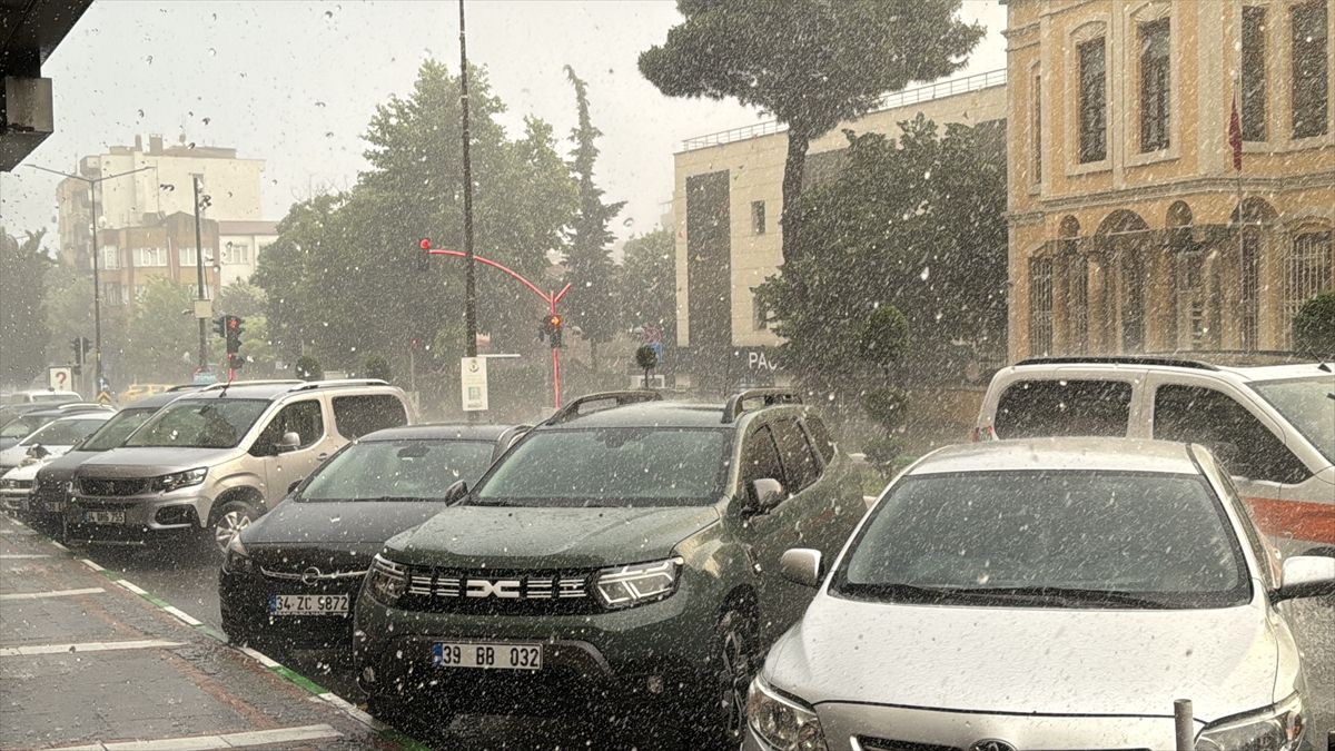 Kırklareli'nde sağanak ve dolu etkili oldu