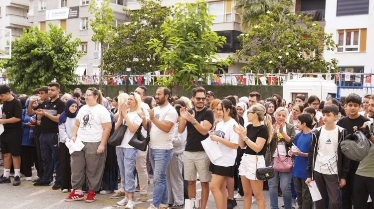 Sorulara uzman yorumu: Hem bilgi hem yorum ölçüldü
