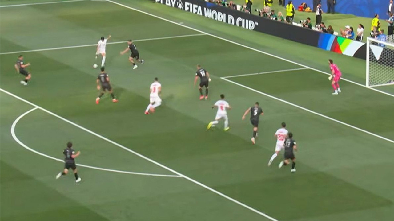 Spiker şaşırdı, izleyici yakaladı! TRT 1 yayınında büyük karışıklık!