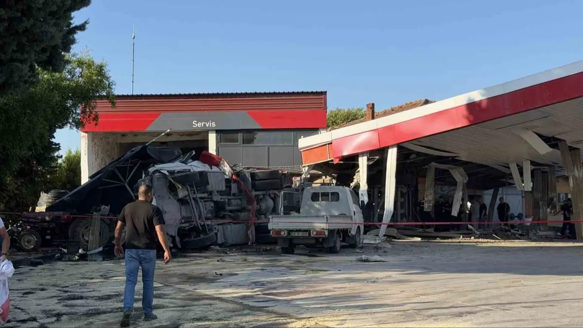 Akaryakıt istasyonunda tır dehşeti
