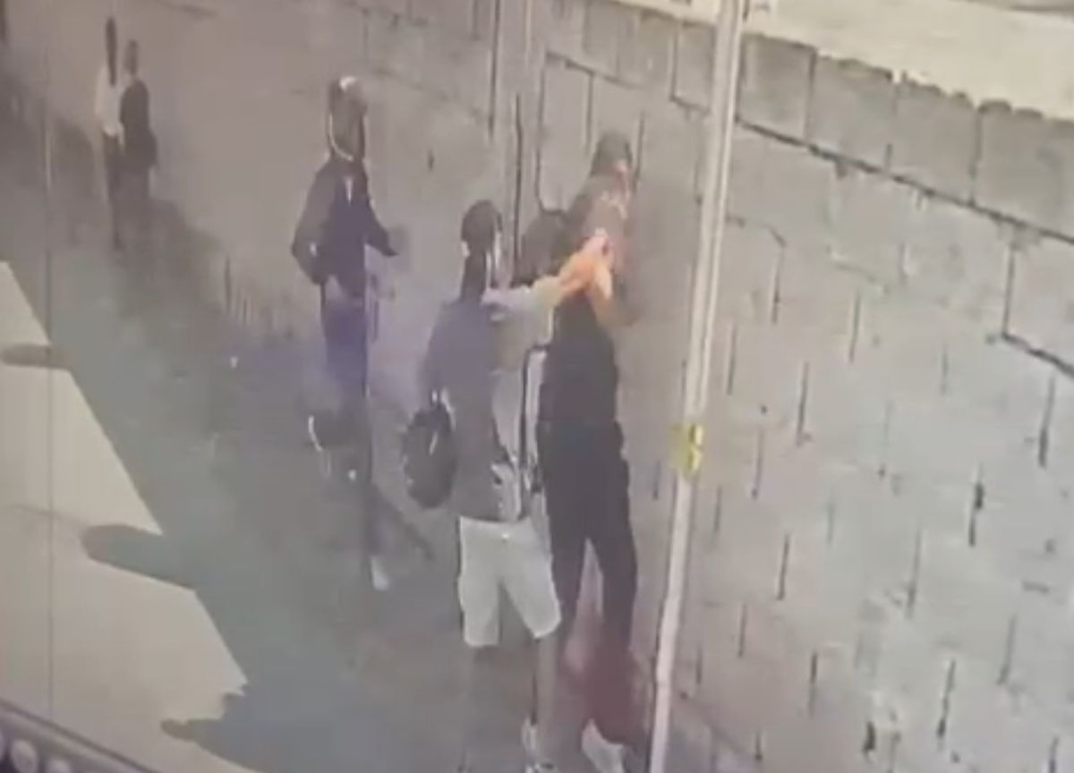 Mersin'de spreyle 250 bin dolarlık gasp kamerada